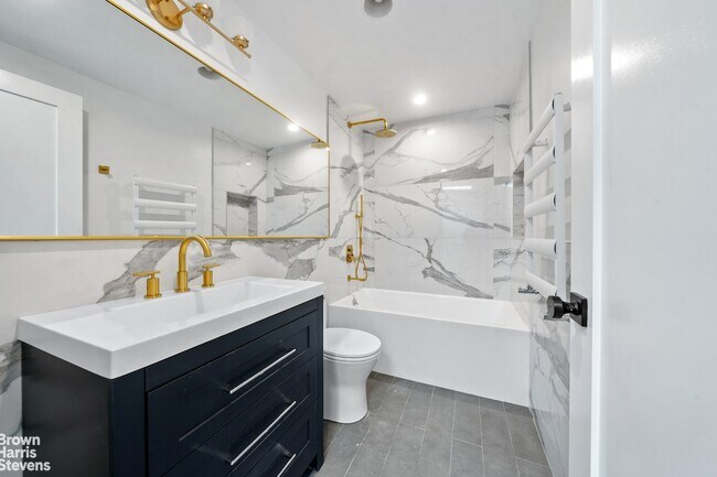 Building Photo - Renovated Sun-filled Duplex in BedStuy