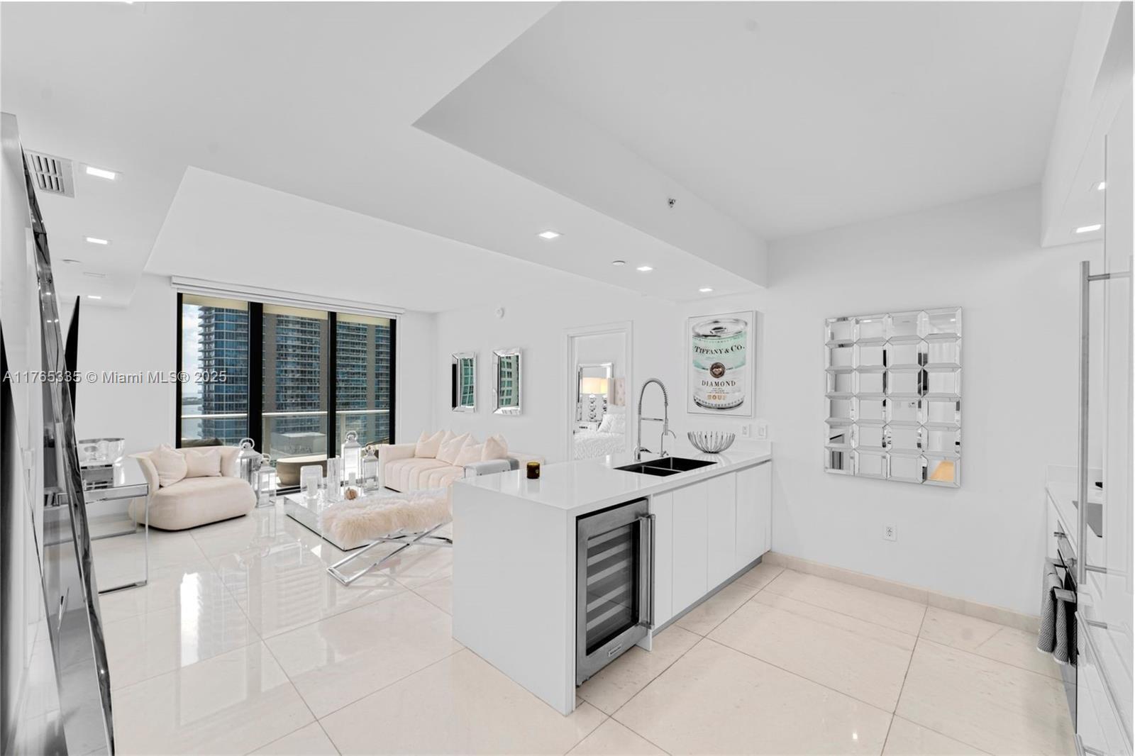 Building Photo - 1010 Brickell Ave