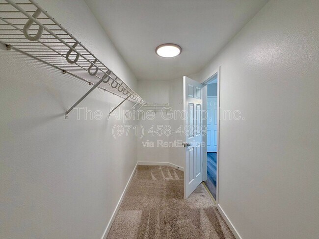 Building Photo - 5847 SW Coventry Pl