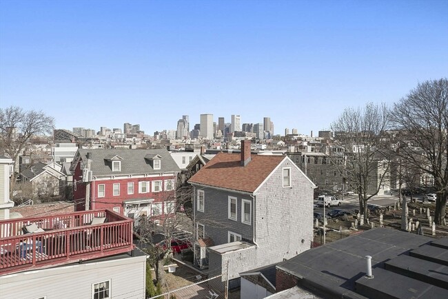 Building Photo - 208-210-210 W Seventh St