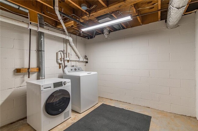 Building Photo - 905 Tanglewood Trail