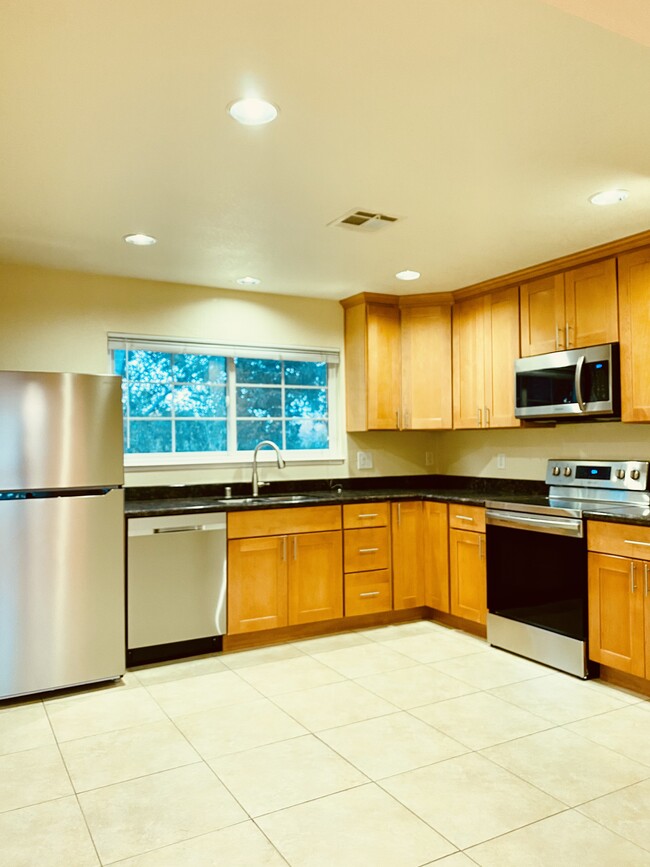 Kitchen - 138 Margo Dr