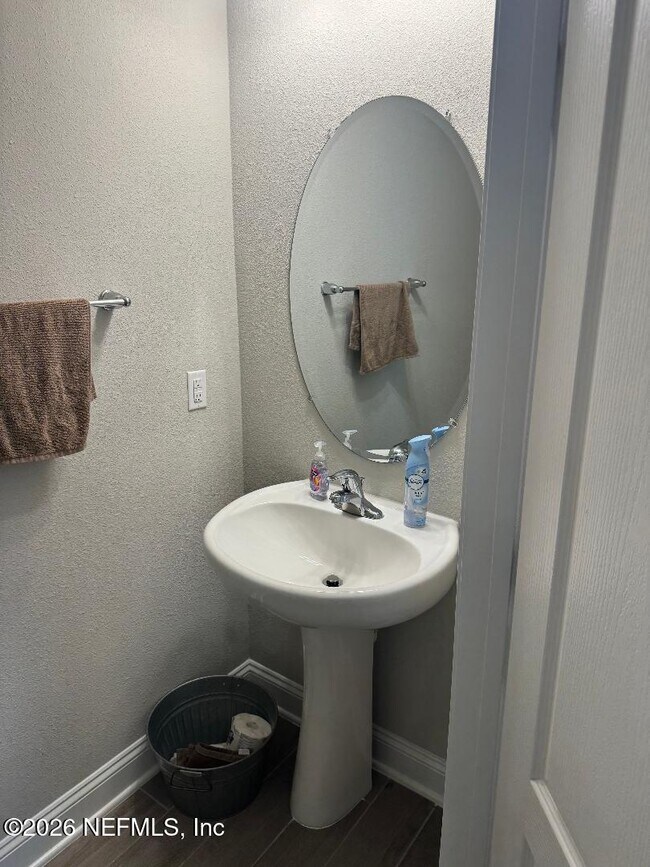 Building Photo - 172 Greenway Ln