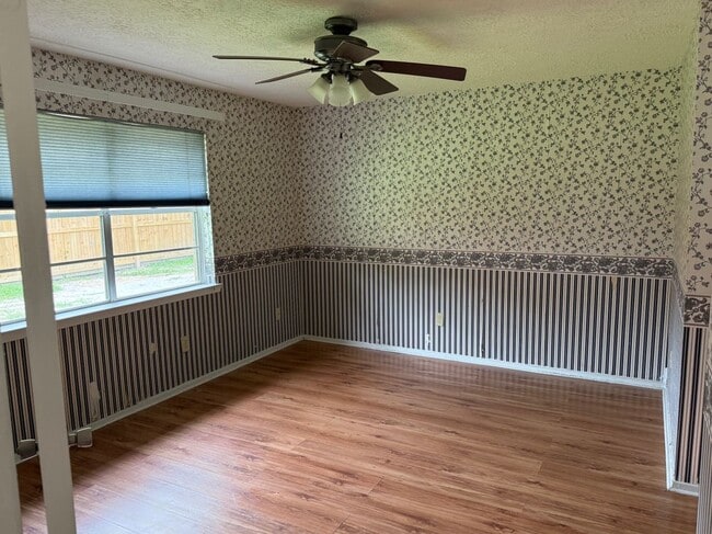 Building Photo - 5613 Countryaire