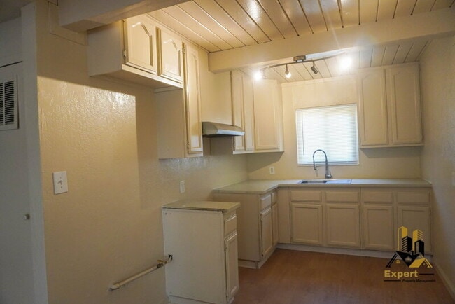 Building Photo - 697 Santiago Ave