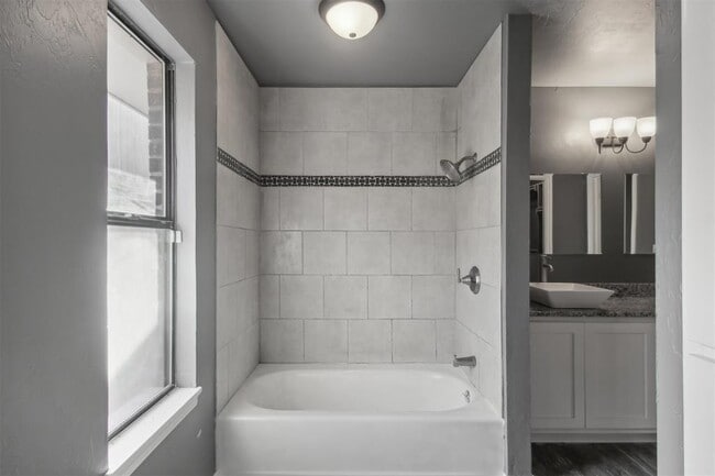 Building Photo - 2817 Green Canyon Dr