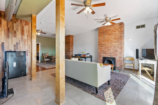Unit 2 - 1764 Perrysville Ave