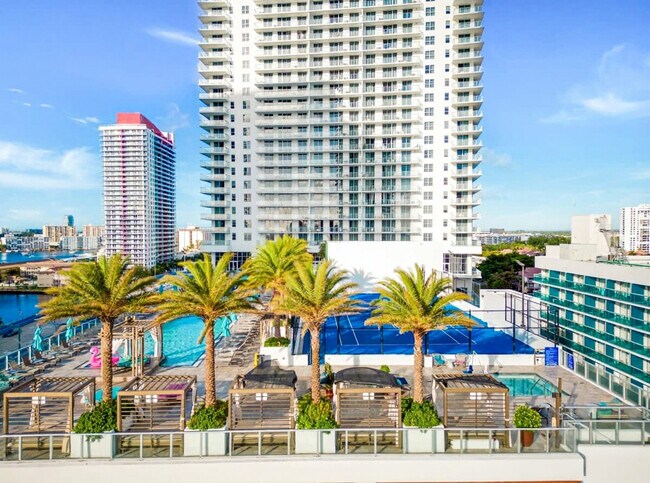 Building Photo - 4010 S Ocean Dr