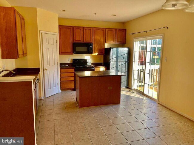 Building Photo - 1047 Lily Way