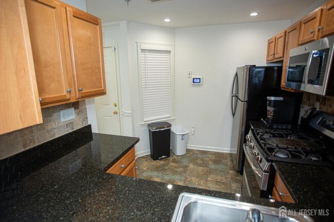 Building Photo - 124 Adamecs Way