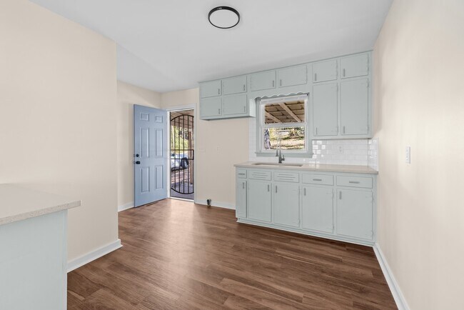 Building Photo - 1153 Linwood St