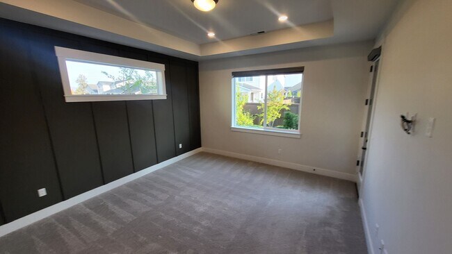 Building Photo - 4 BR/2.5 BA Single-Level home at Trailside