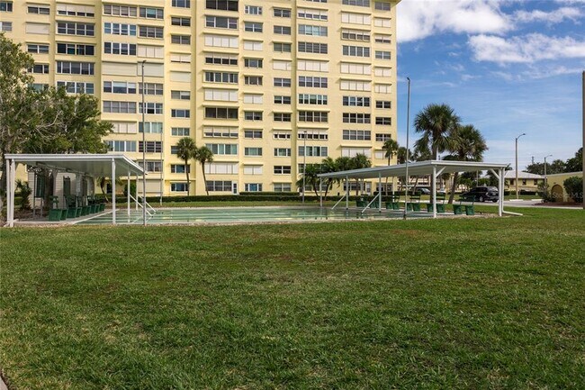 Building Photo - 4775 Cove Cir