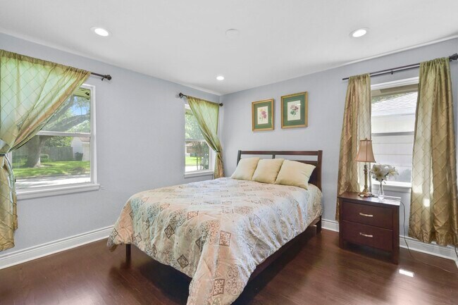 Building Photo - 3123 Deal St