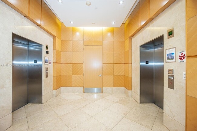 Building Photo - $4,400MONTHLY;19400 TURNBERRY WAY #932 AVE...