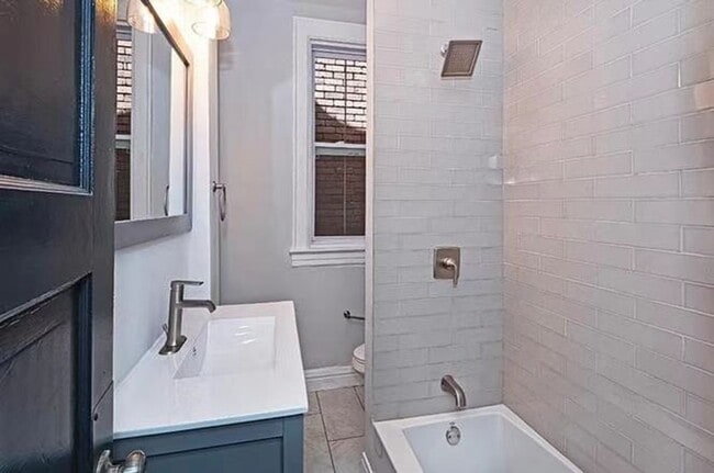 Building Photo - 5 bedroom home in the Upper Hill District