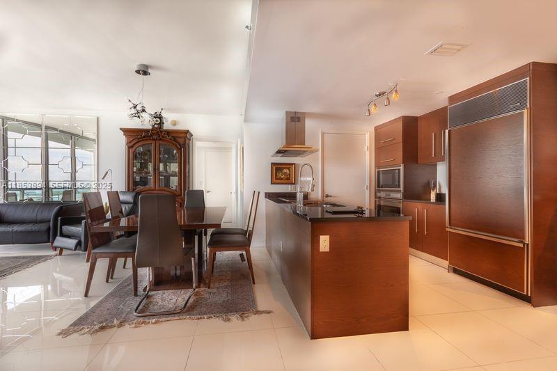 Building Photo - 495 Brickell