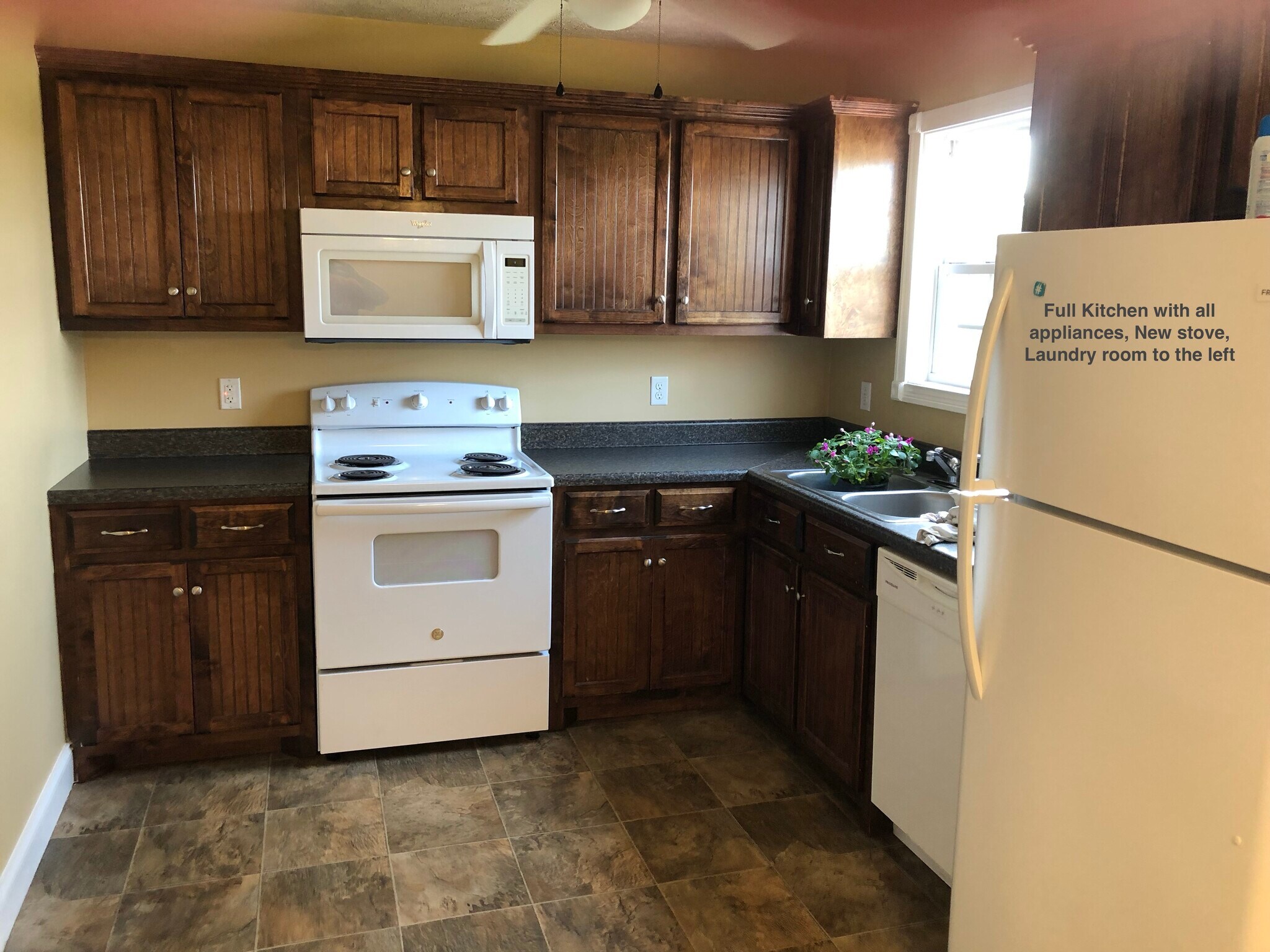 Building Photo - 105 Jay Max Way