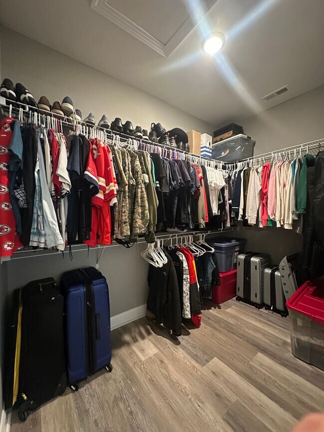 Building Photo - 225 Winding Creek Way