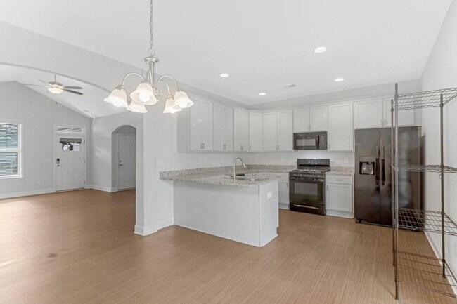 Building Photo - 2319 Davenport Ct