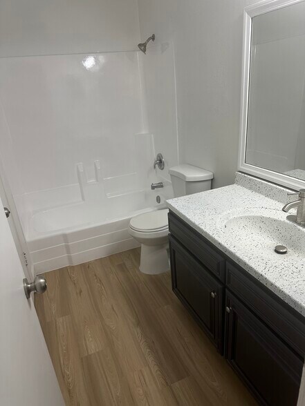 Building Photo - 3322 W Loma Ln