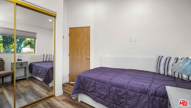 Building Photo - 116 S Glenroy Ave