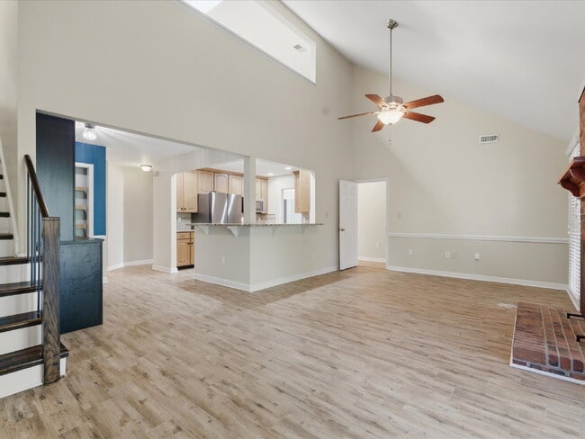 Building Photo - 9437 Fairmead Dr
