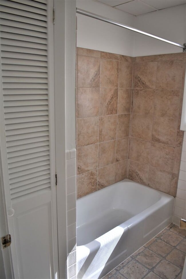 Building Photo - 542 Oak St