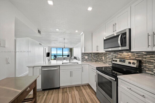 Building Photo - 9940 S Ocean Dr