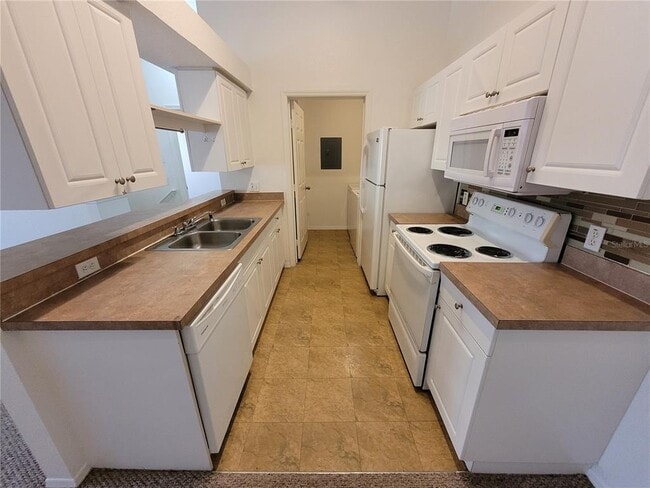 Building Photo - 36100 Lake Chase Blvd