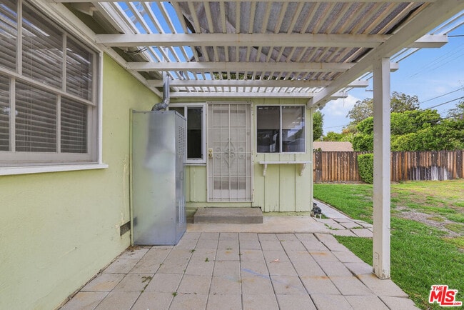 Building Photo - 4958 Canoga Ave