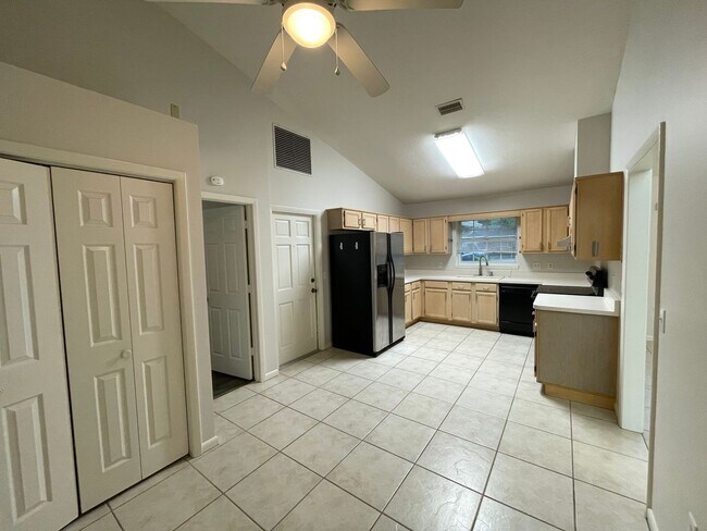 Building Photo - AVAILABLE NOW!!! BEAUTIFUL 3 BEDROOM HOME