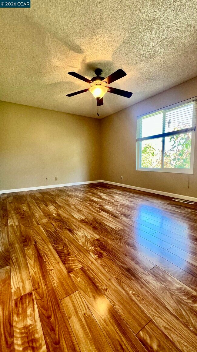 Building Photo - 2828 Royal Ann Ln