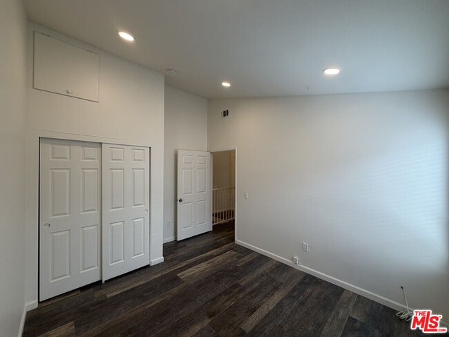 Building Photo - 1127 Glenville Dr