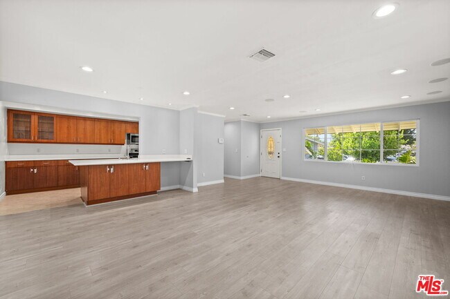 Building Photo - 22116 Blythe St