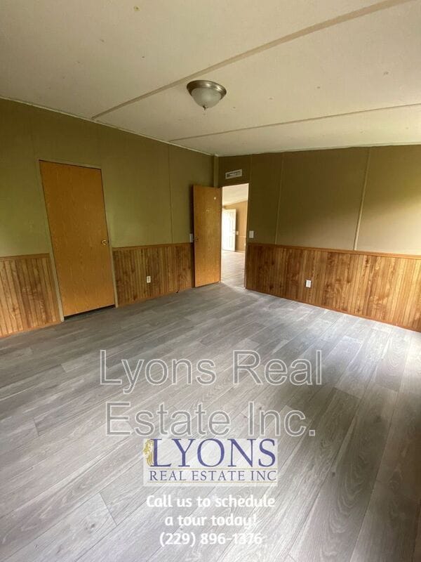 Building Photo - 502 Crestview Dr