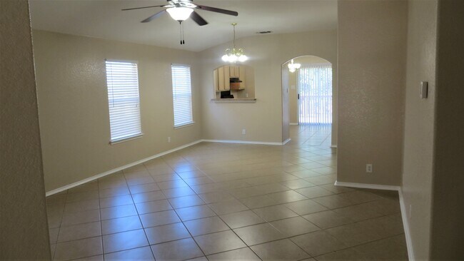 Building Photo - 6611 Clovis Ct