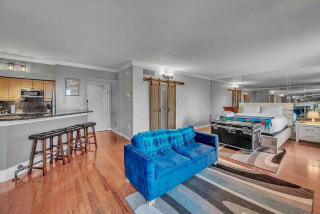 Building Photo - 11 Music Square E