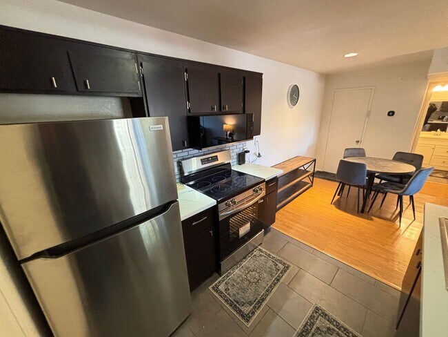 Building Photo - Gorgeous 1Bed/1Bath Fully Furnished 1st Floor Condo located in NW Las Vegas gated Community!