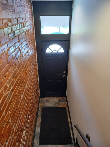 Building Photo - 4214 Chouteau Ave