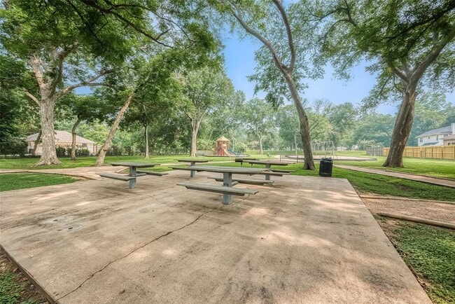 Building Photo - 1618 Savannah Dr