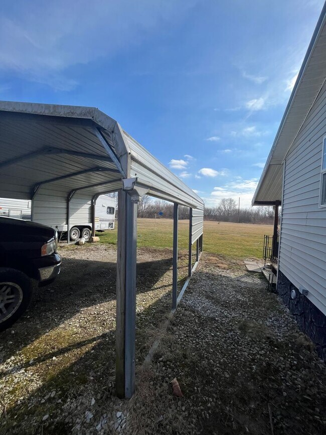 Building Photo - 1 bedroom 1 bath in Romney AVAILABLE FOR LEASE IN APRIL