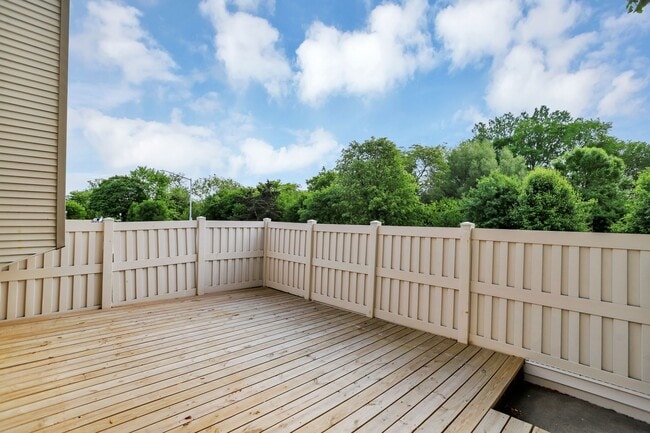 Building Photo - 542 Del Lago Dr