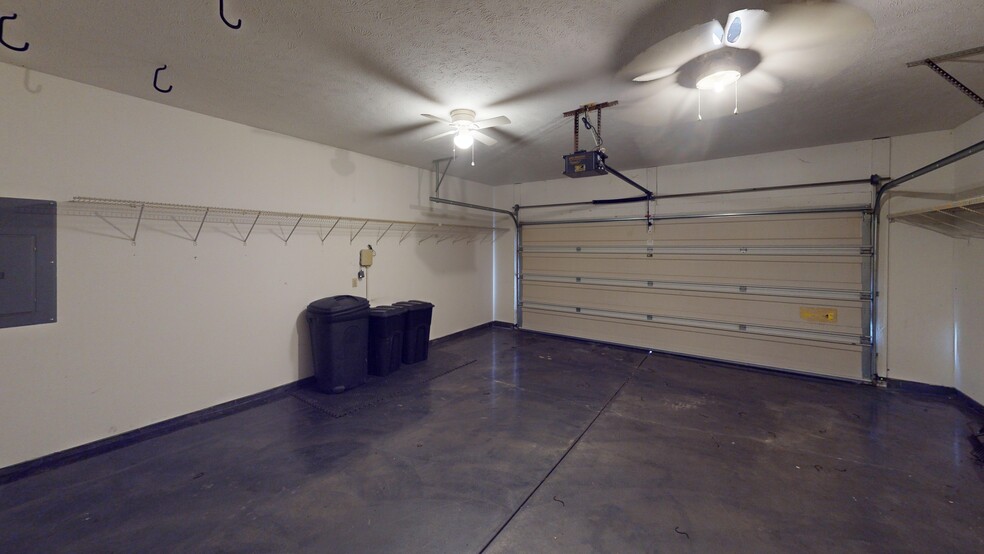 Building Photo - 3209 Sequoia Dr