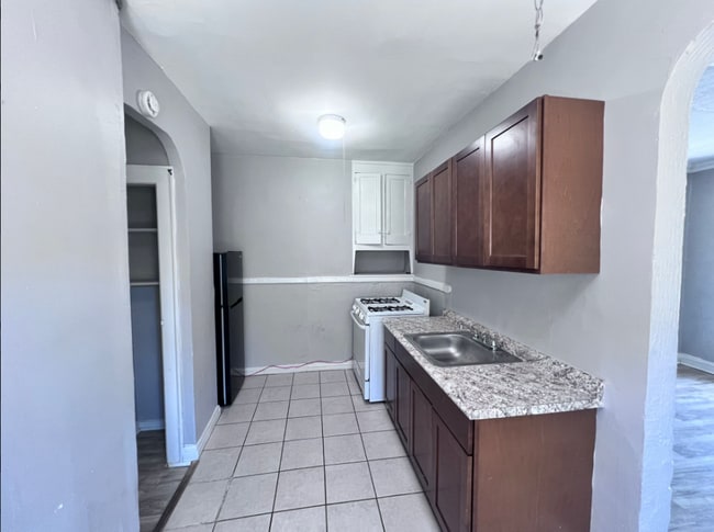 Building Photo - 848 Linn Dr