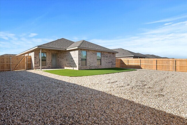 Building Photo - More Space, More Style, Welcome to 2507 Kenwood!