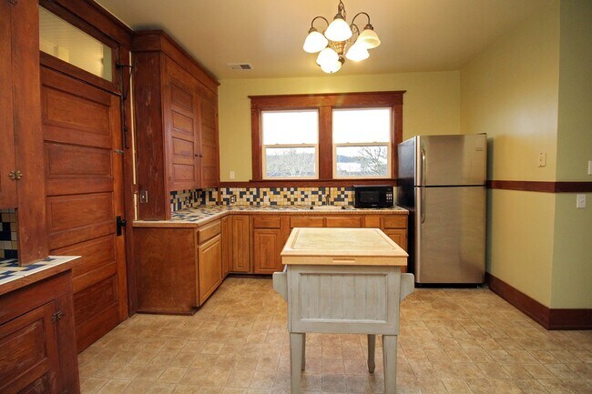 Building Photo - 4033 SE Hawthorne Blvd