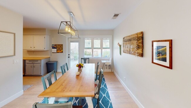 Building Photo - $500 off first month promotion, inquire for more information! Beautiful 4 Bedroom, 3 Bathroom Ata...