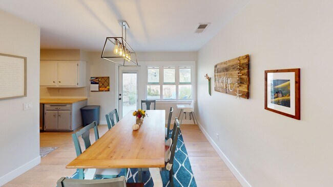 Building Photo - Beautiful 4 Bedroom, 3 Bathroom Atascadero Home On 2 Acre Lot with Solar Power