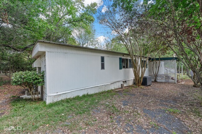 Building Photo - MOVE IN SPECIAL HALF OFF FIRST MONTHS RENT